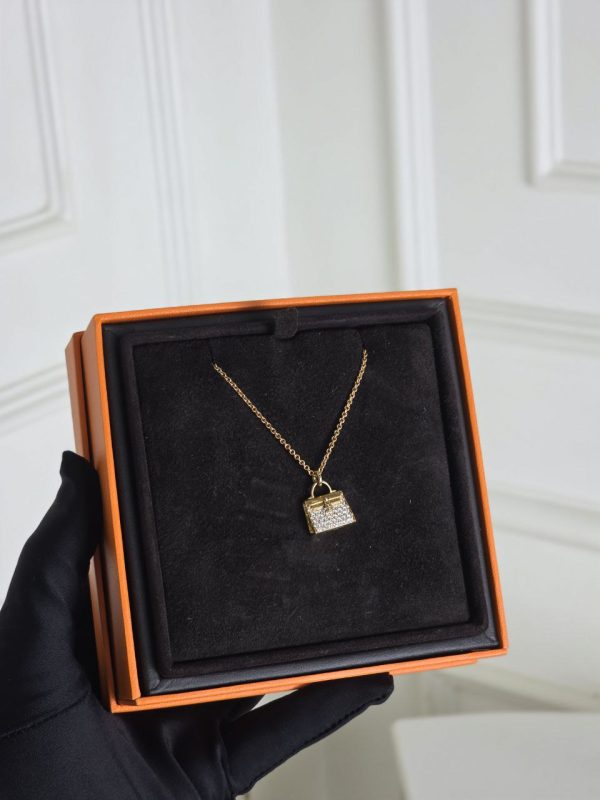 Hermes kelly necklace